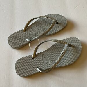 HAVAIANAS WOMENS FLIP FLOPS SILVER GLITTER SIZE 7/8 NWOT